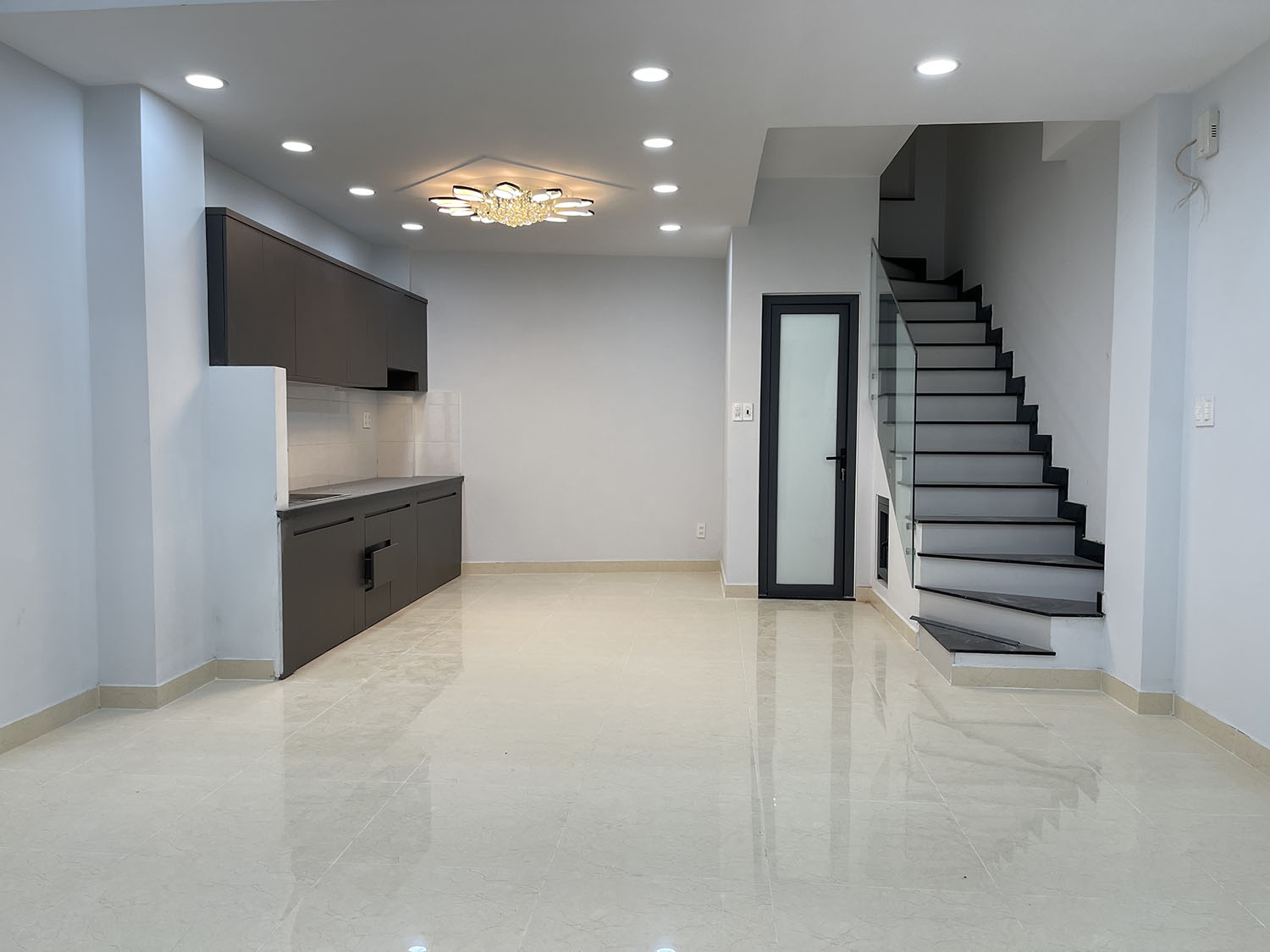 Bán nhà Lê Quang Định, Quận Bình Thạnh tuyệt phẩm 3 lầu t.kế Cổ Điển Ý, mới 100% cách LQĐịnh 15m